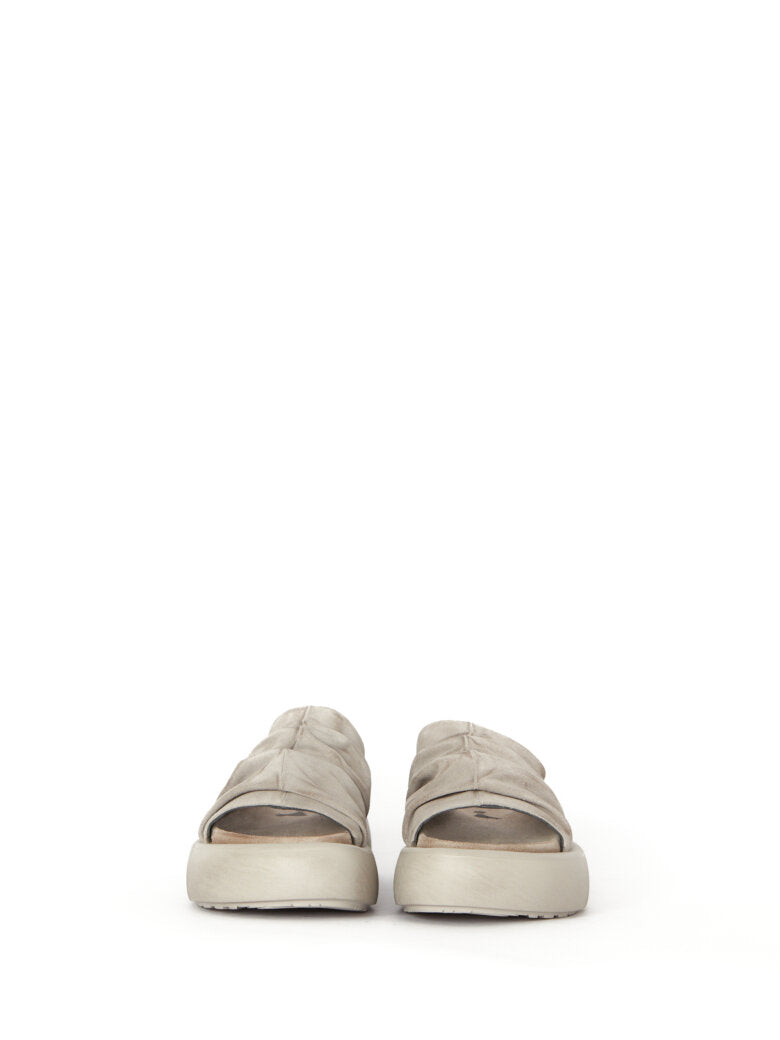 Wrinkled sandal from Sort Aarhus, Lysegrå Ruskind, utopiatulsa.com
